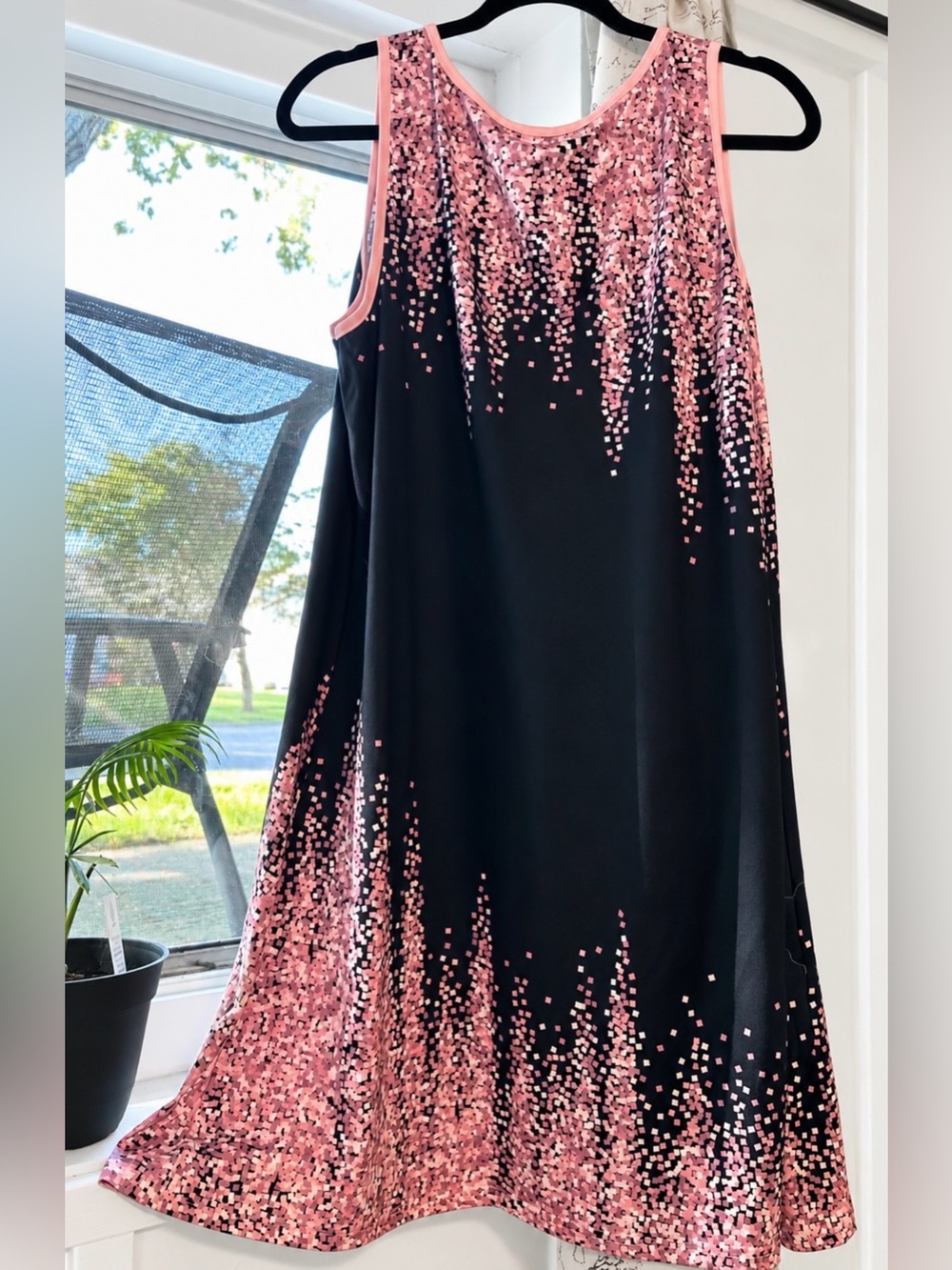 Women's Black & Pink Abstract Confetti
Print Sleeveless A-Line Holiday Dress XXL